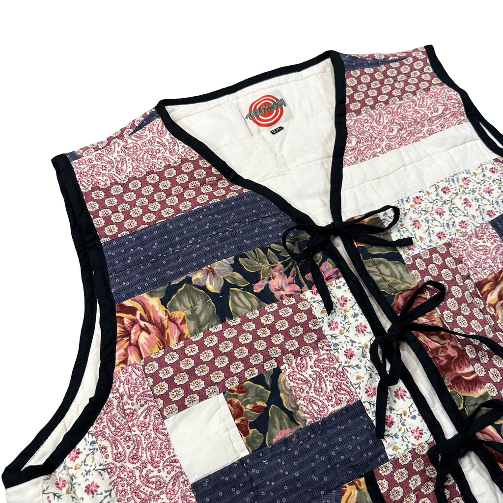 Claret Courthouse Steps quilted vest rework, front tie closures detail