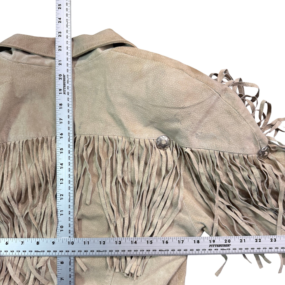 Vintage 80s-90s Rinzi Cream Suede Fringe Concho Snap Cropped Jacket Made in Korea Womens S