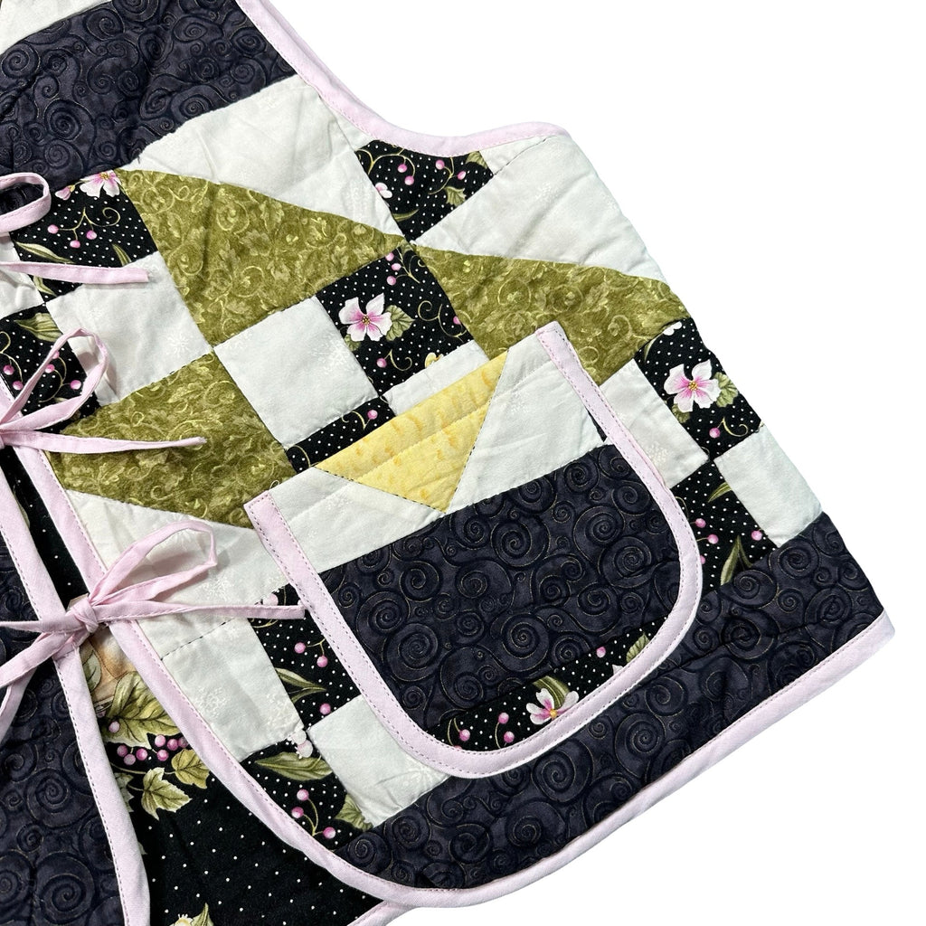 Blossom Noir L quilted vest rework - pocket detail