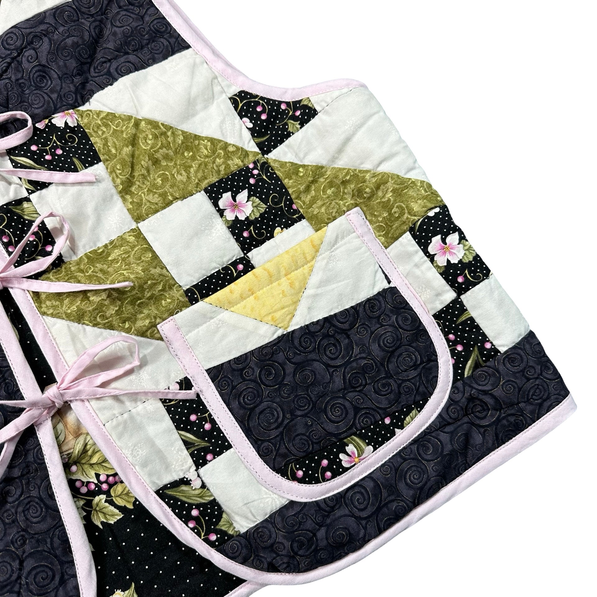 Blossom Noir L quilted vest rework - pocket detail