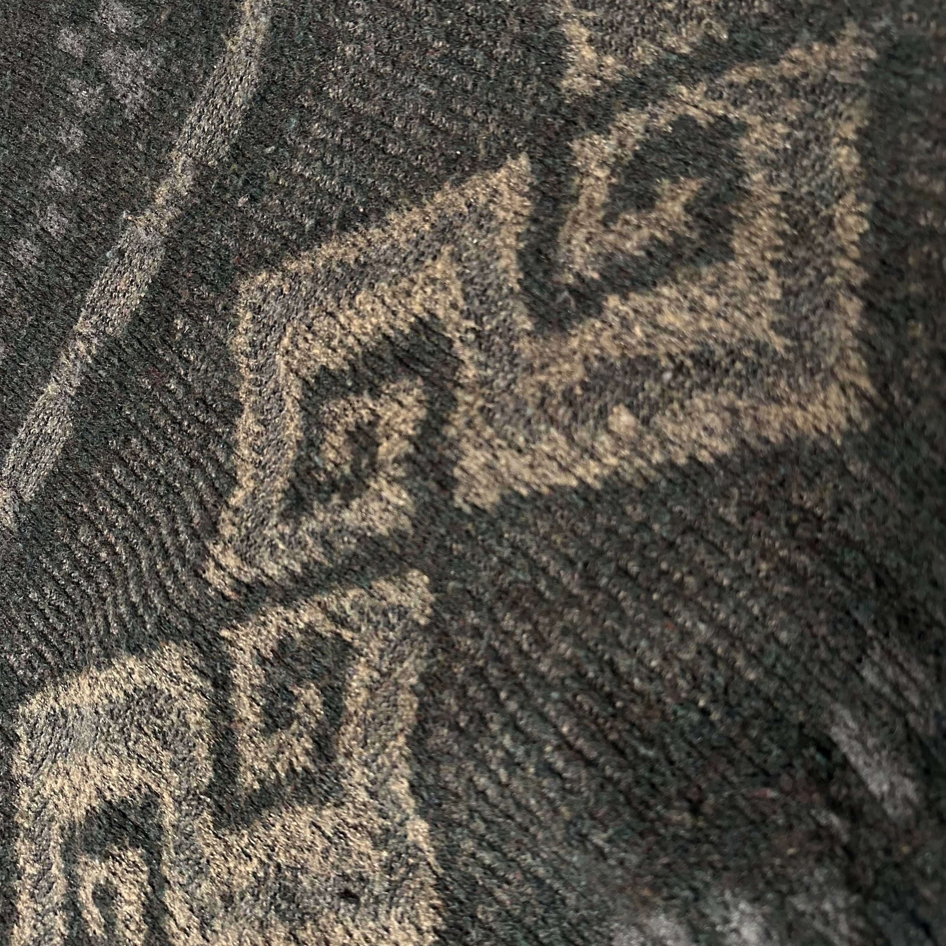 Sweater geometric pattern detail