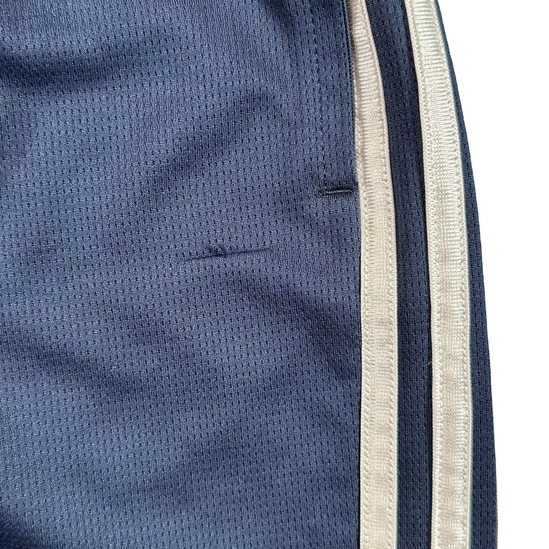 adidas Navy 3-Stripe Mesh Athletic Shorts Youth M 10/12 - photo 3, small snag in mesh
