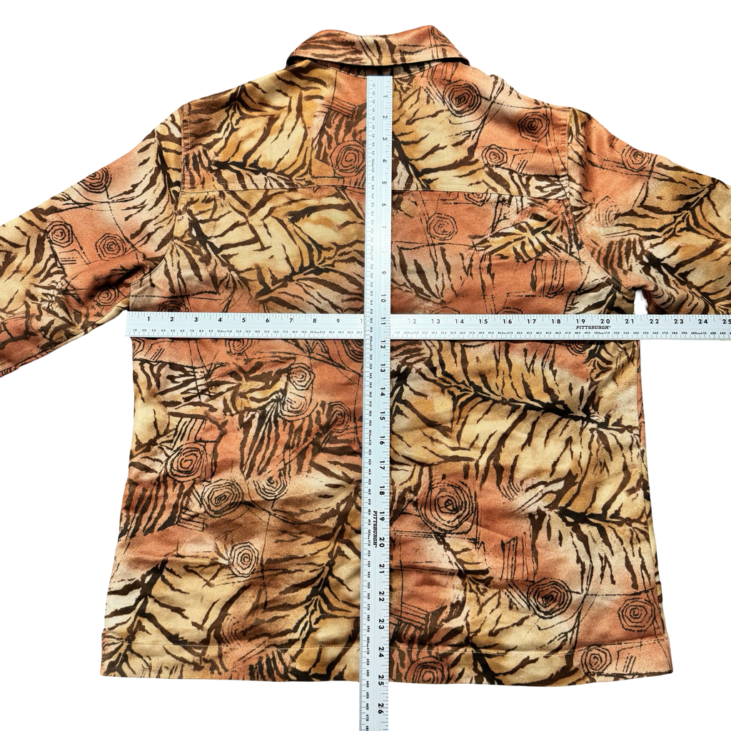 Chico's shirt back with ruler measurements