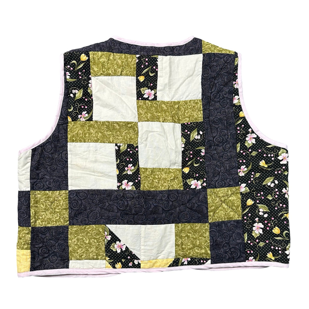 Blossom Noir L quilted vest rework - tape measure