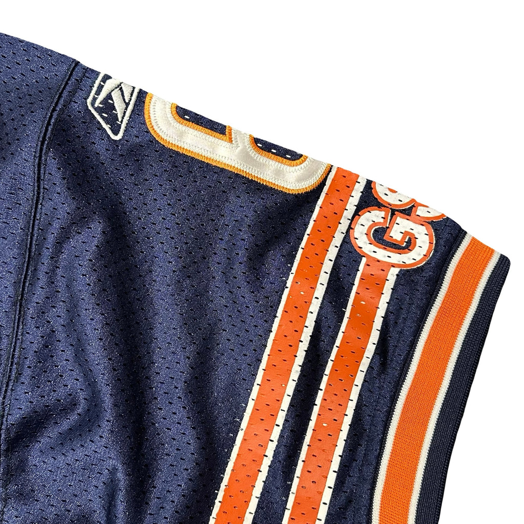 Jersey sleeve stripes detail