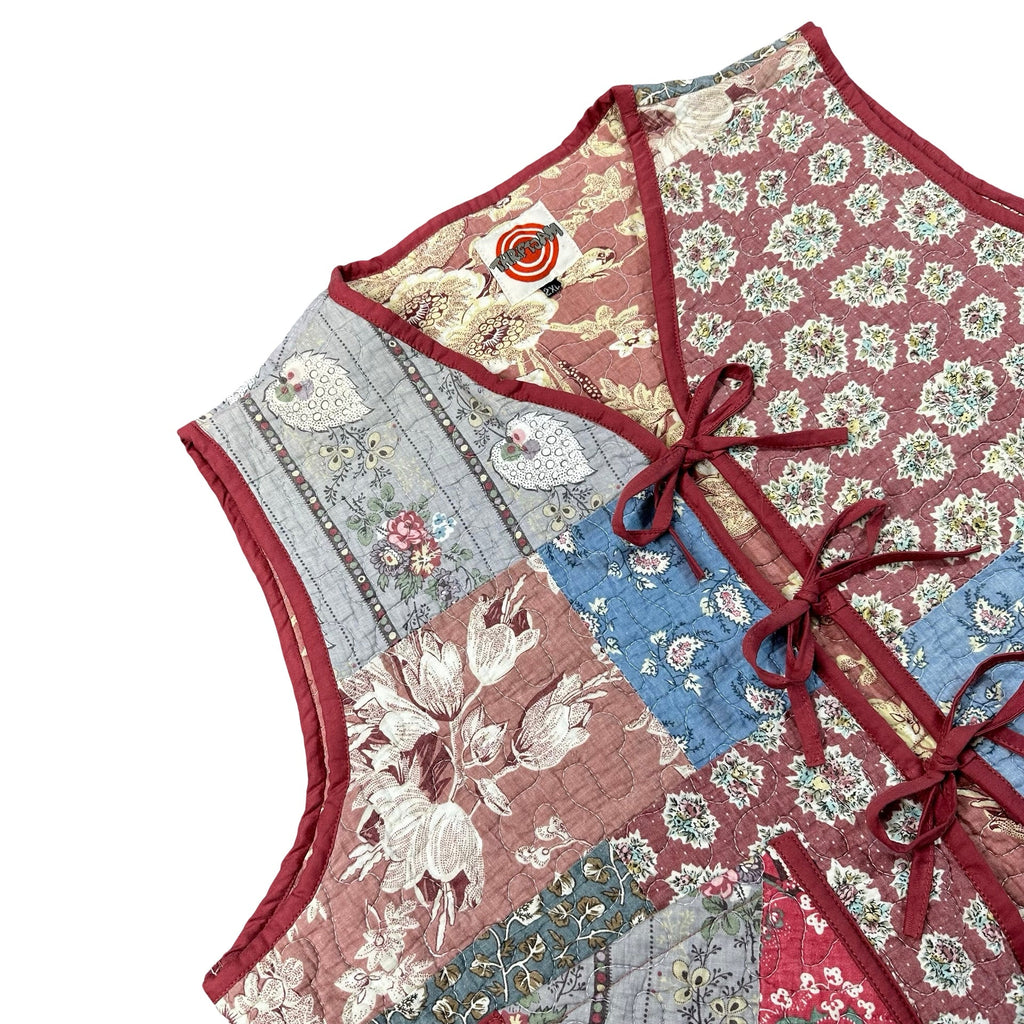 Country Calico 2XL quilted vest rework, front tie closures detail