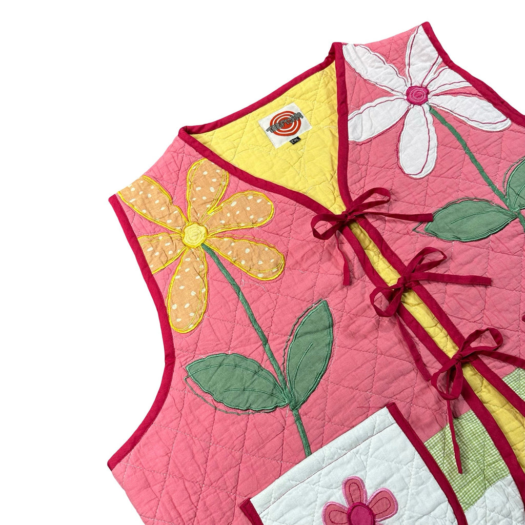 Pink Daisy Applique quilted vest rework, front tie closures detail