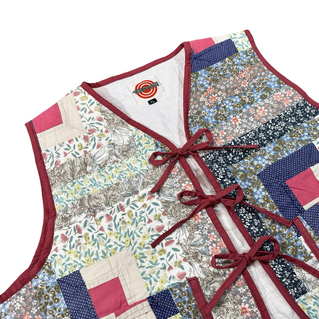 Rosebud Log Cabin XL quilted vest rework, front tie closures